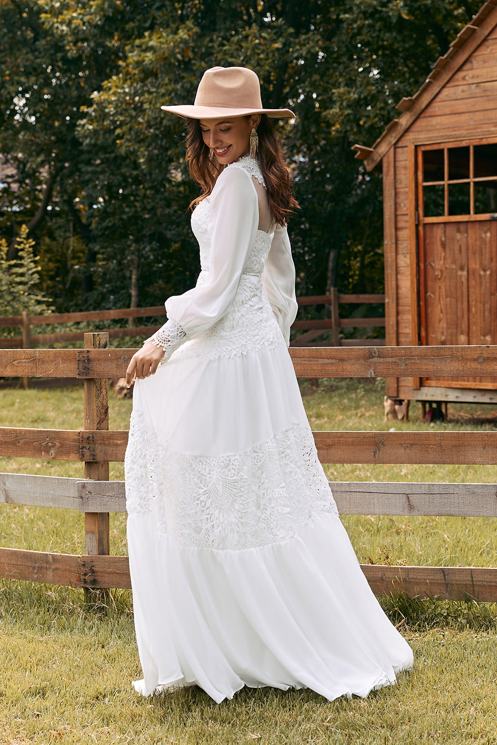Robe de mariée bohème ivoire à manches longues en dentelle