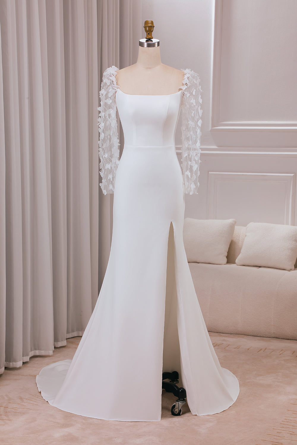 Robe de mariée sirène ivoire à manches longues avec traîne balayage et appliques 3D