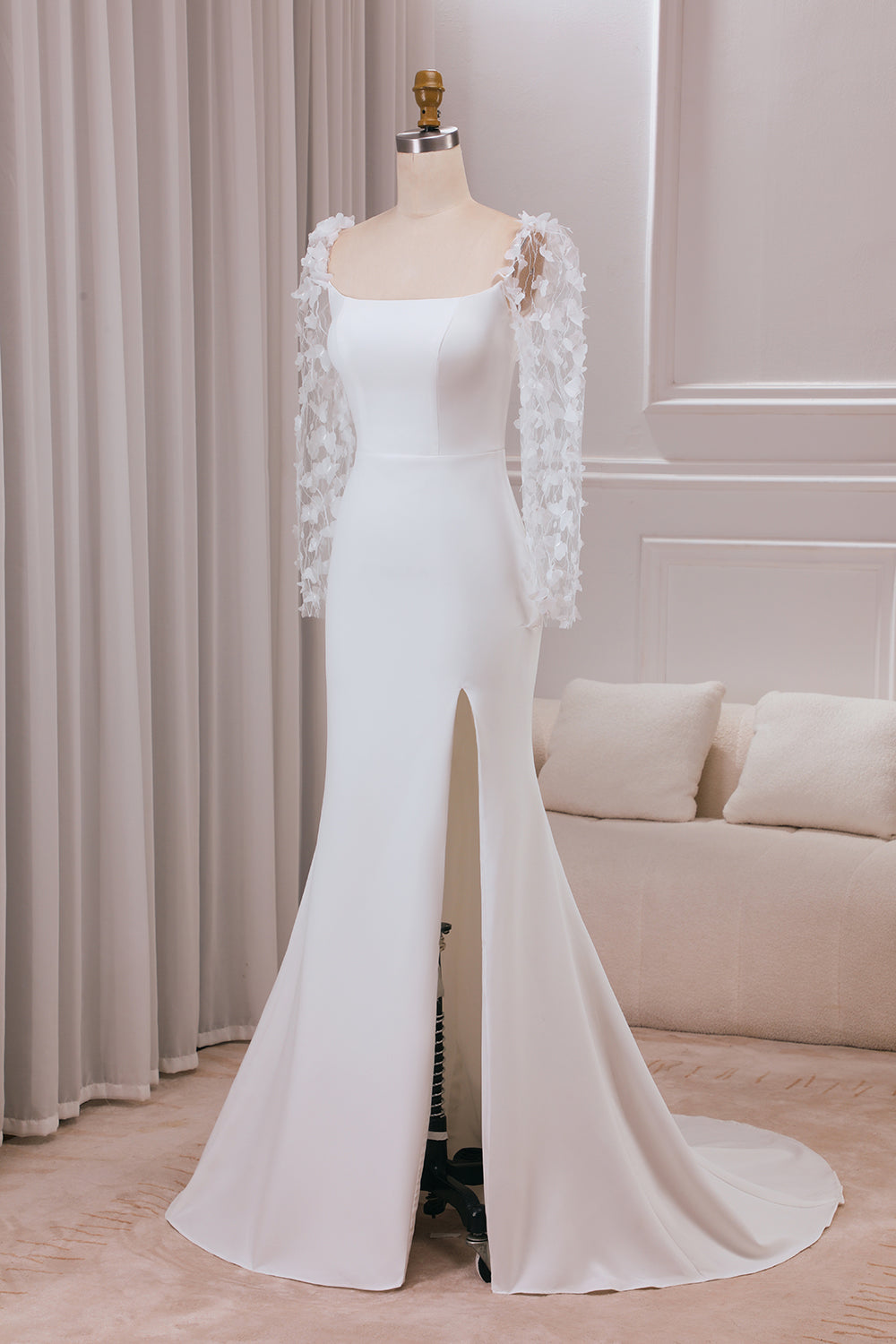 Robe de mariée sirène ivoire à manches longues avec traîne balayage et appliques 3D