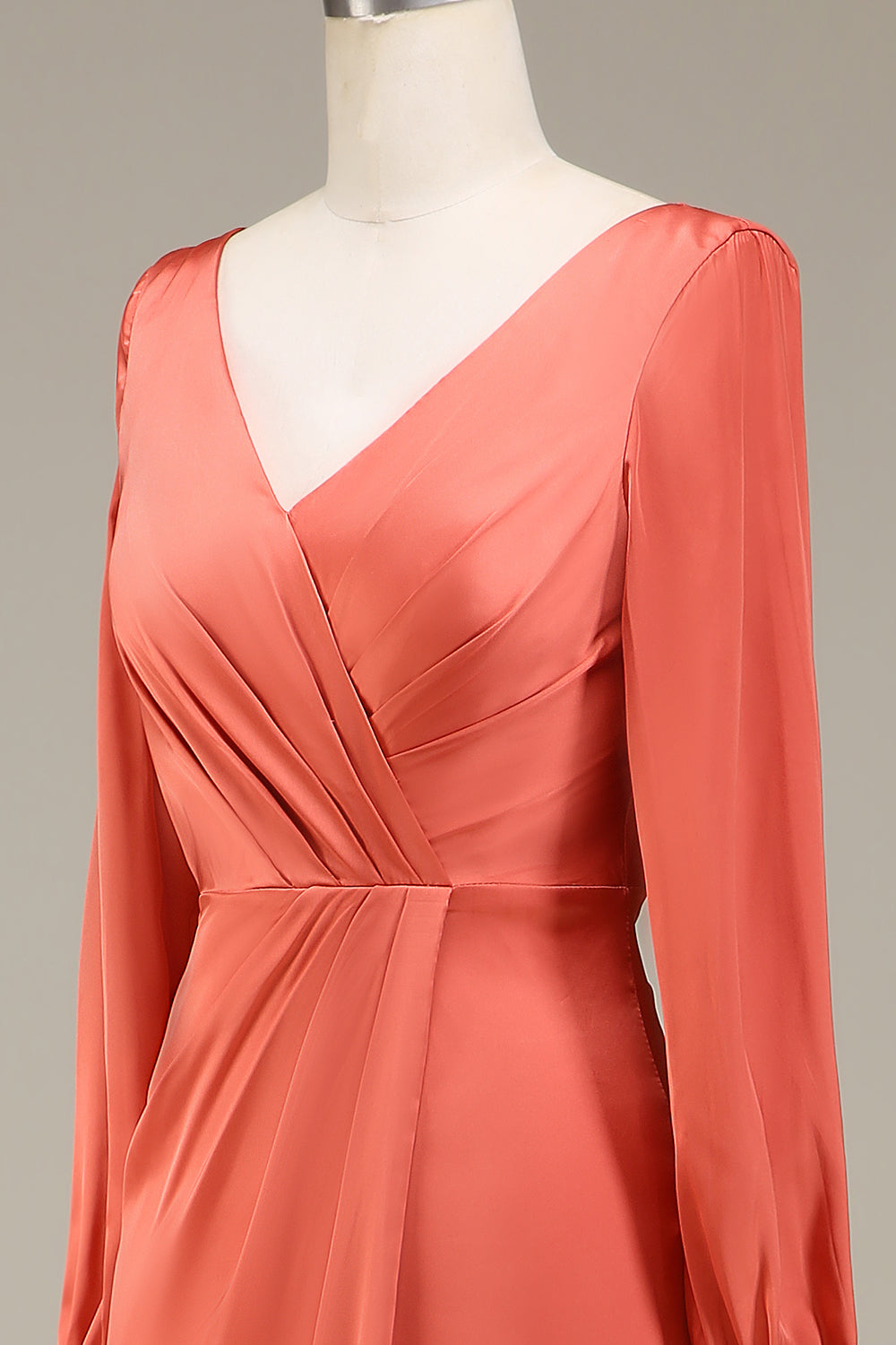 Robe de demoiselle d'honneur trapèze en satin terracotta avec col en V et fente