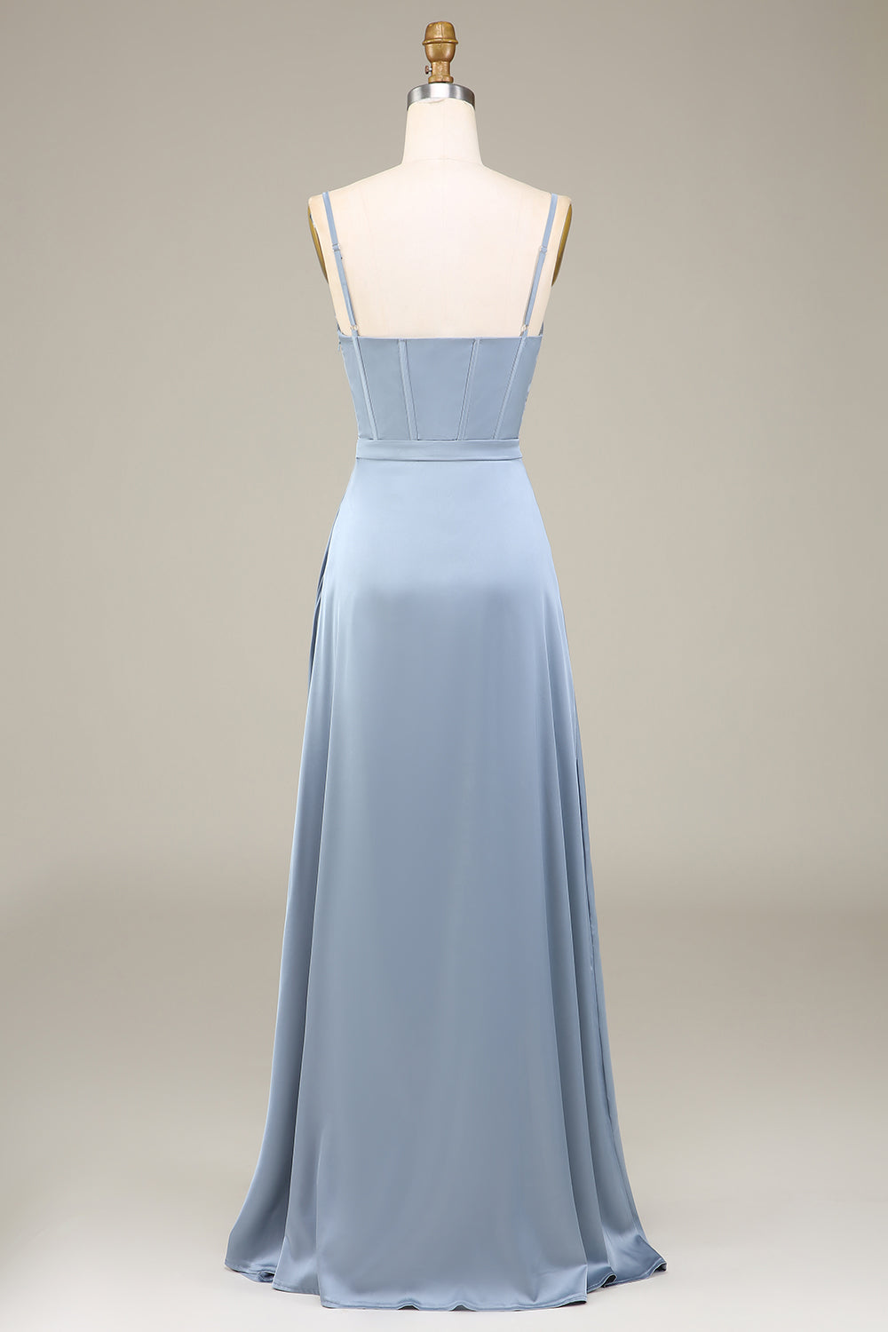 Robe longue de demoiselle d'honneur en satin bleu poudré coupe trapèze à fines bretelles