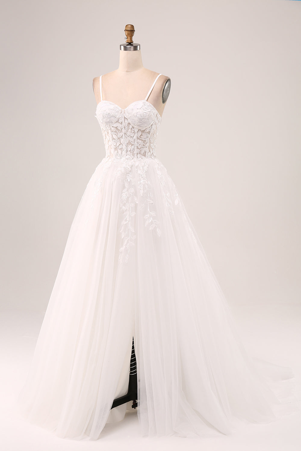 Robe de mariée longue en tulle et dentelle ivoire à bretelles spaghetti et corset ligne A