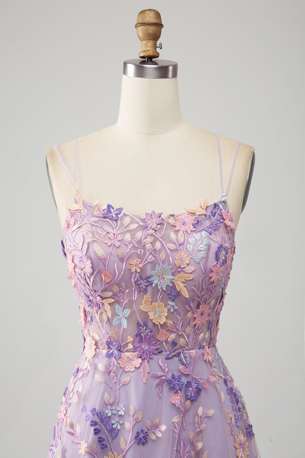 Robe de bal longue évasée mauve avec bretelles spaghetti et appliques