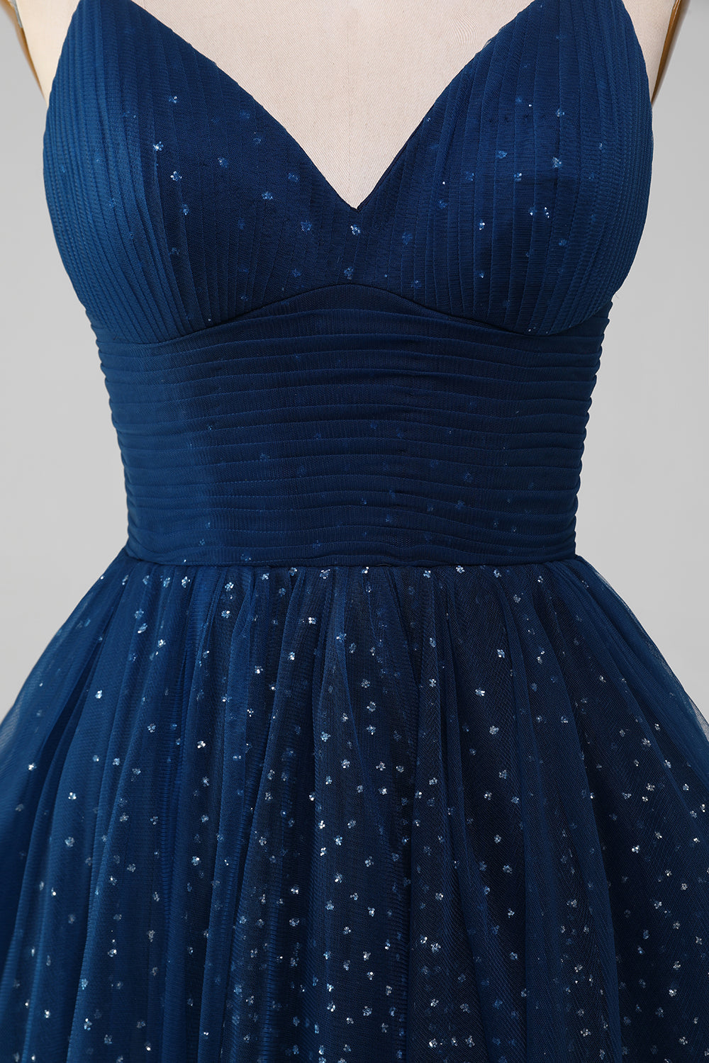 Robe de bal marine en tulle plissé avec perles, col en V et manches longues