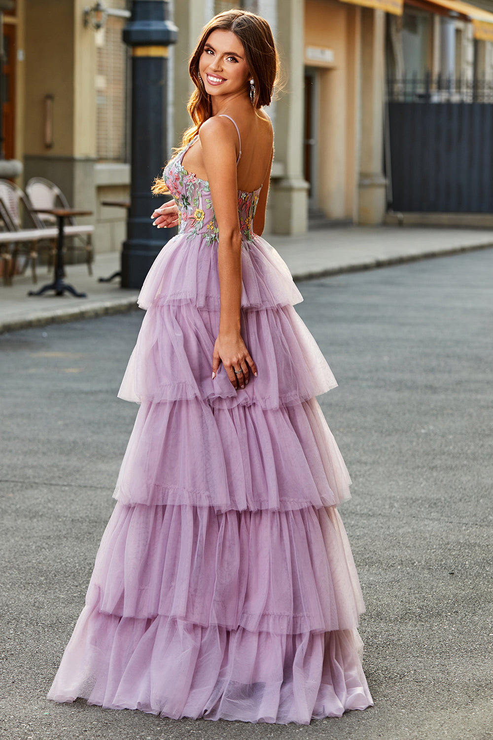 Robe de bal longue mauve à corsage et jupe étagée en tulle ligne A avec appliqués