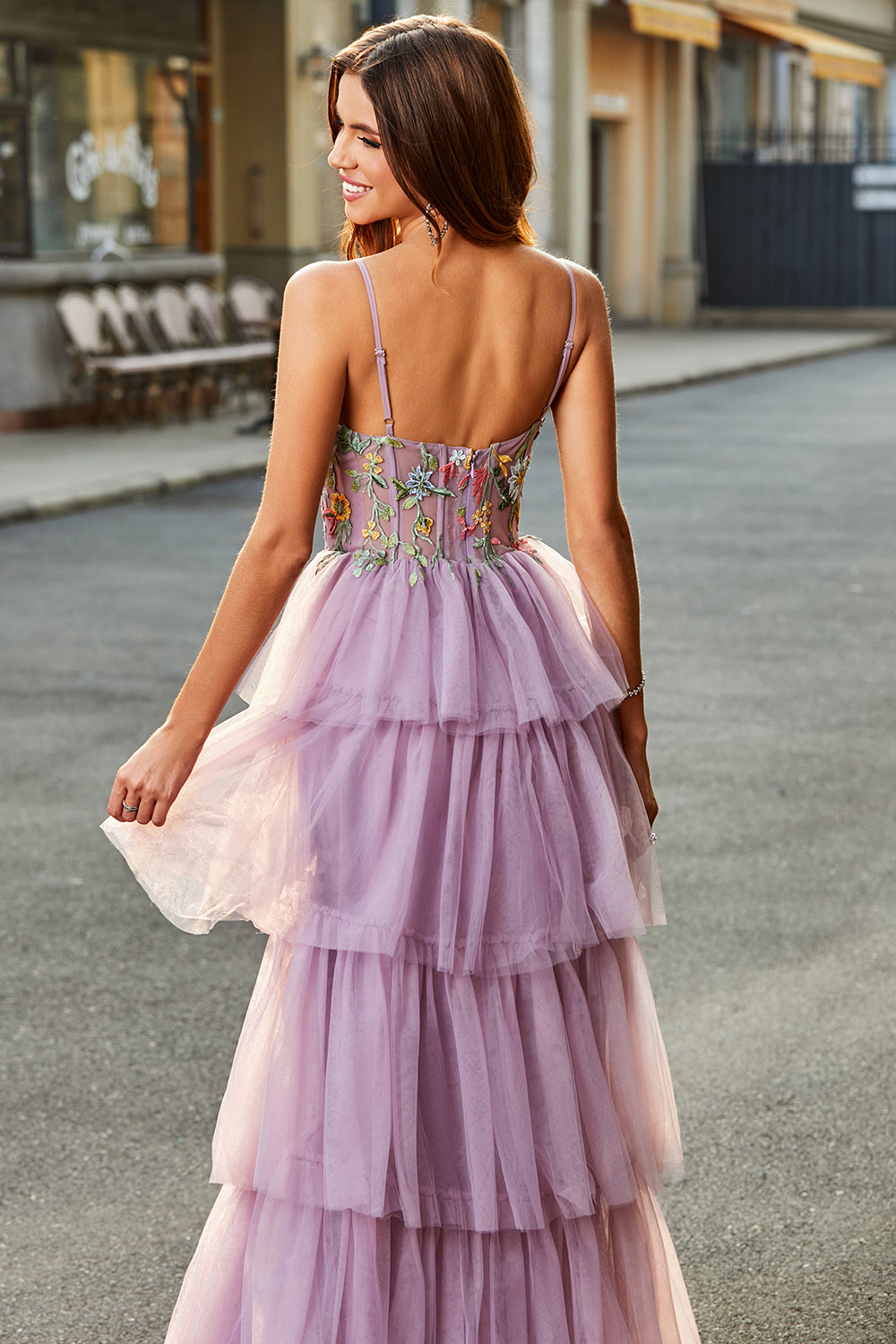 Robe de bal longue mauve à corsage et jupe étagée en tulle ligne A avec appliqués