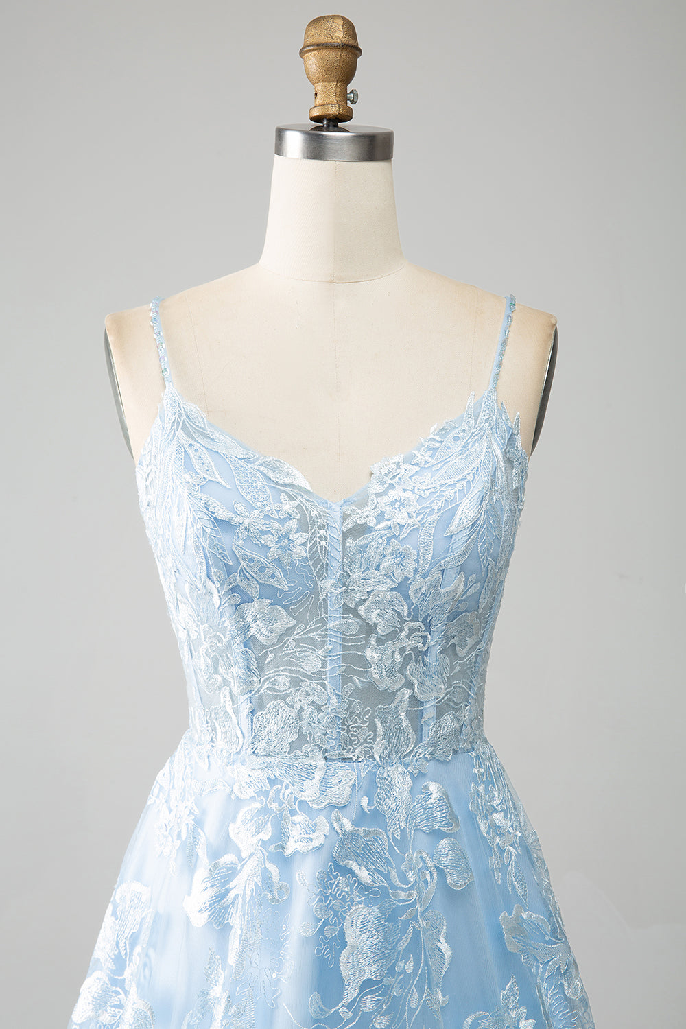 Robe de bal longue en dentelle à corset, bretelles spaghetti, coupe évasée, bleu ciel