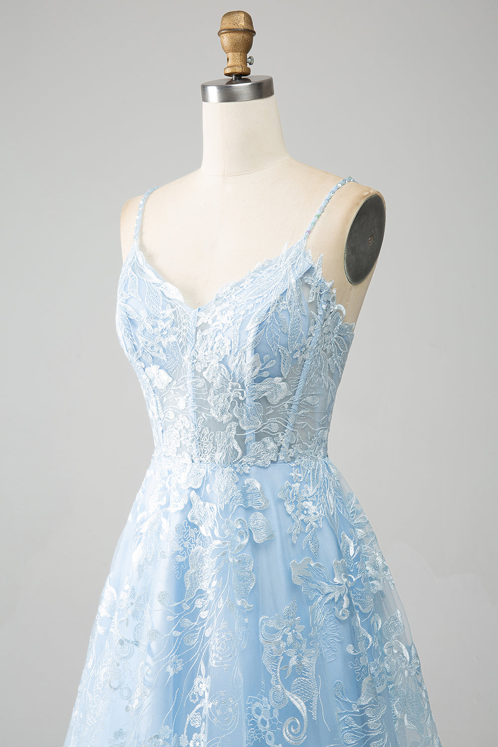 Robe de bal longue en dentelle à corset, bretelles spaghetti, coupe évasée, bleu ciel