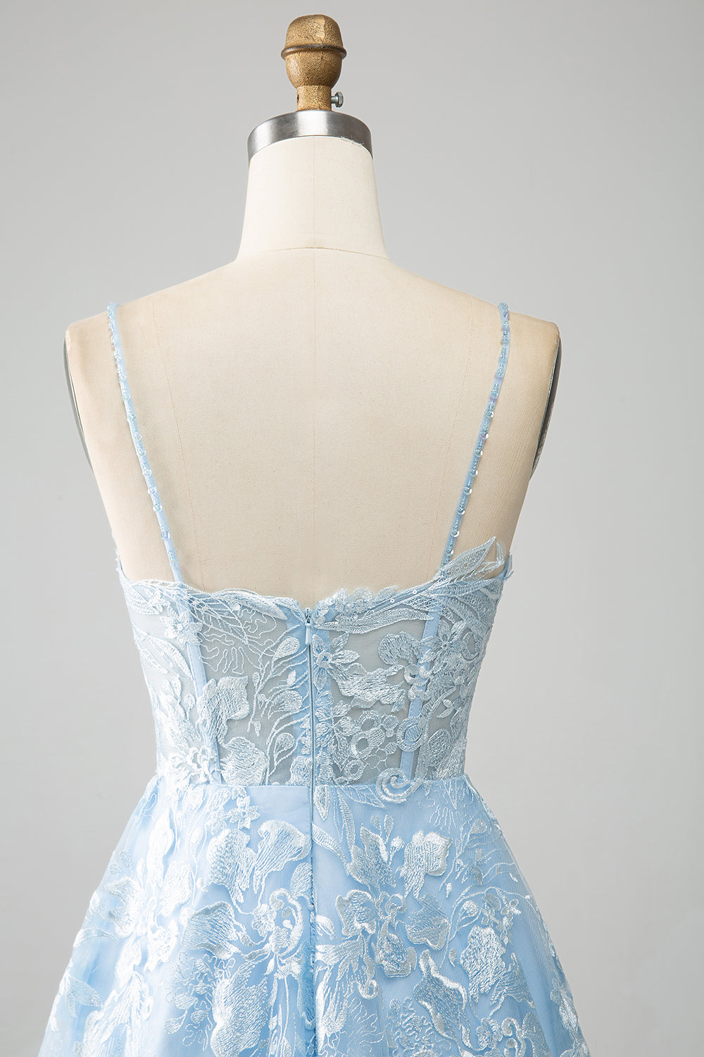Robe de bal longue en dentelle à corset, bretelles spaghetti, coupe évasée, bleu ciel