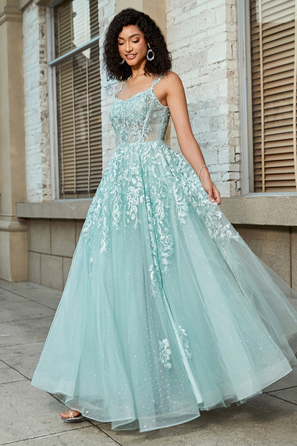 Magnifique robe de bal corset en ligne A vert menthe à fines bretelles avec appliques