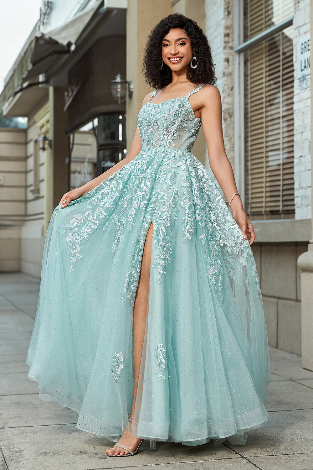 Magnifique robe de bal corset en ligne A vert menthe à fines bretelles avec appliques