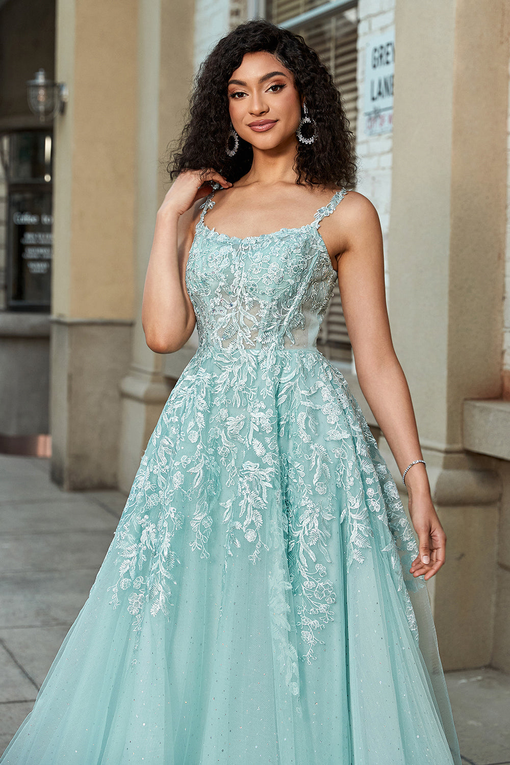 Magnifique robe de bal corset en ligne A vert menthe à fines bretelles avec appliques