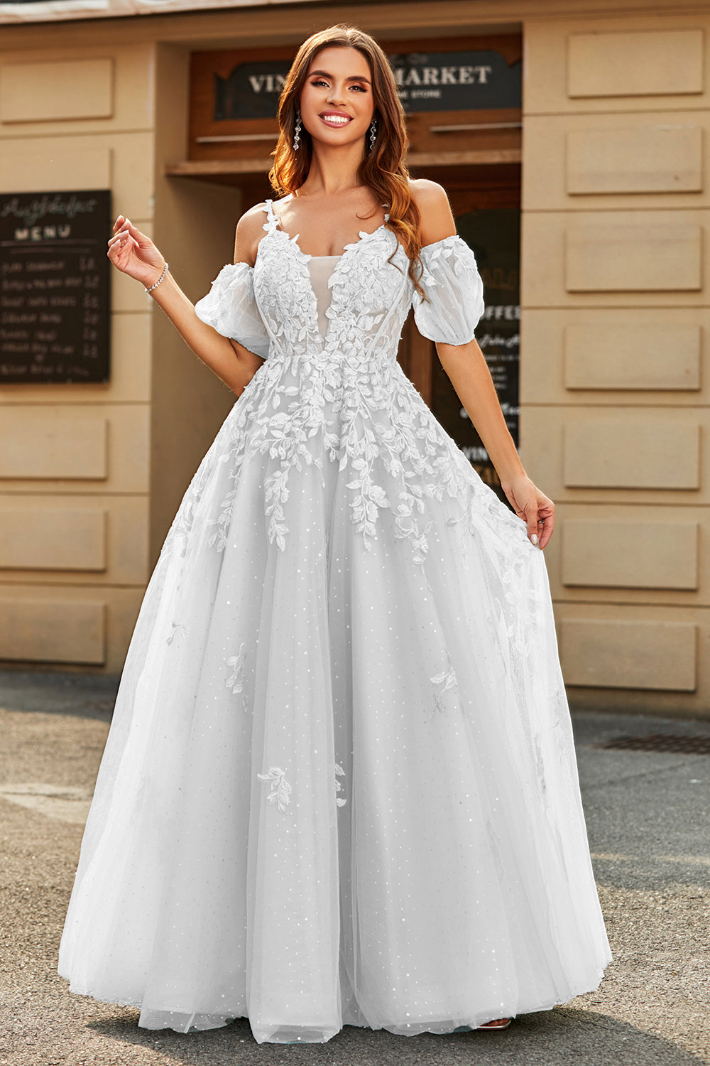 Robe de mariée longue blanche trapèze à manches bouffantes et appliqués