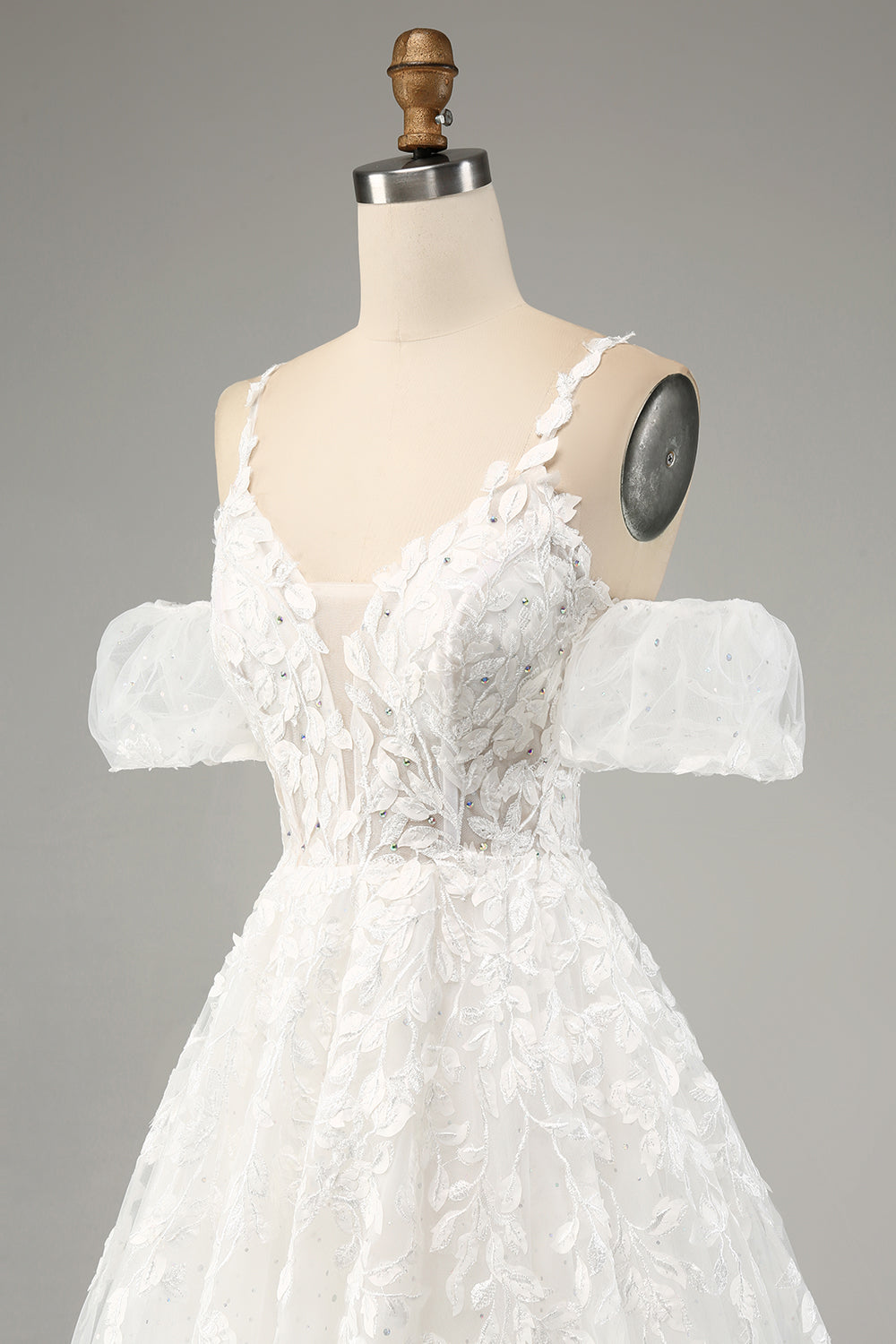 Robe de mariée ivoire trapèze en tulle avec bretelles spaghetti et appliques