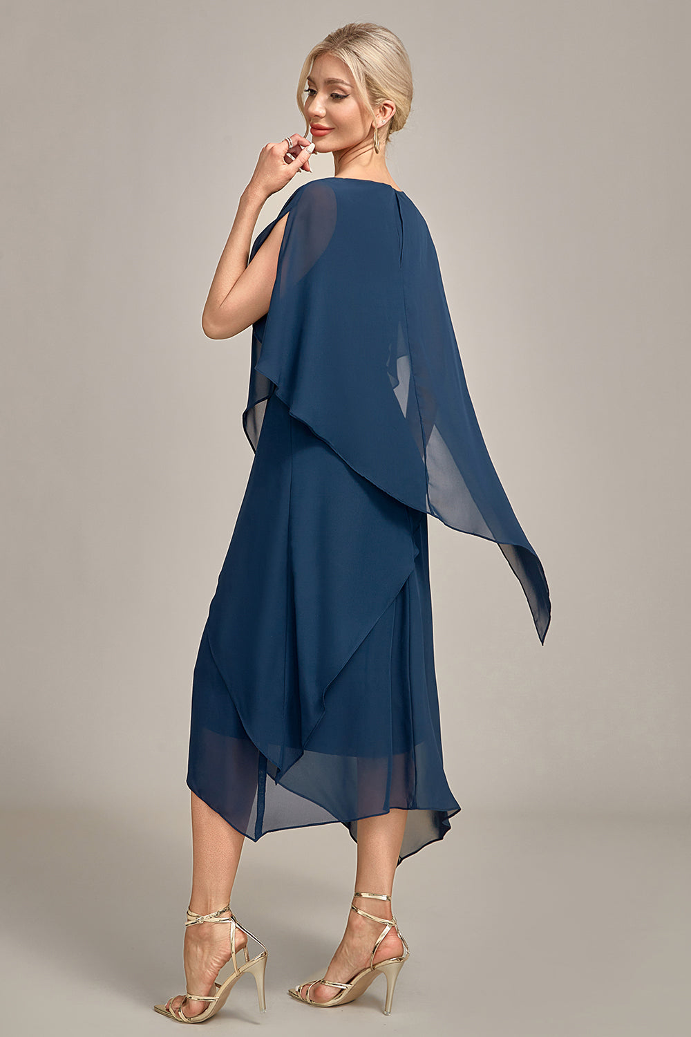 Robe de mère de la mariée trapèze en mousseline de soie bleu marine à encolure dégagée