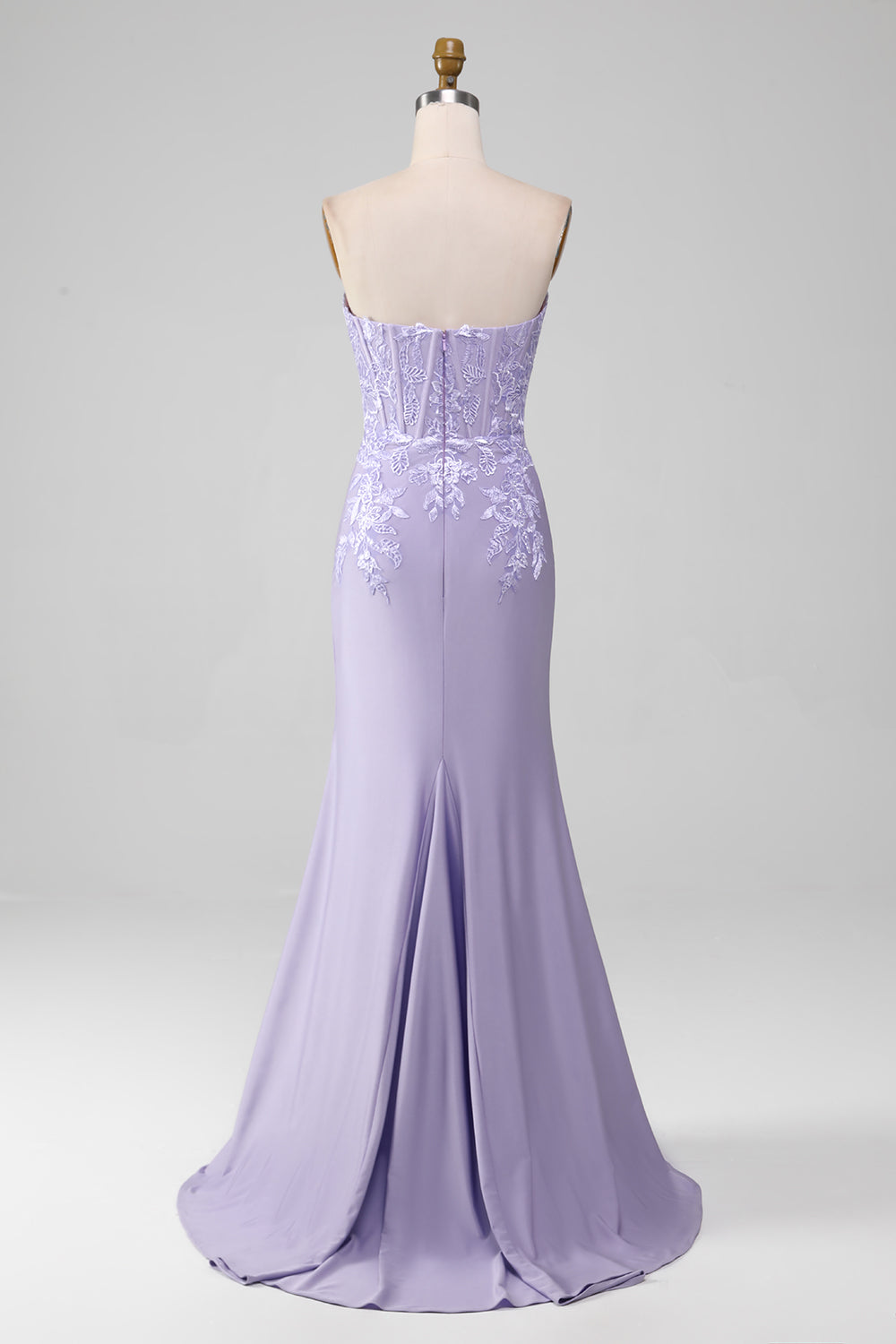 Robes de bal bustier fourreau lilas avec appliques en dentelle