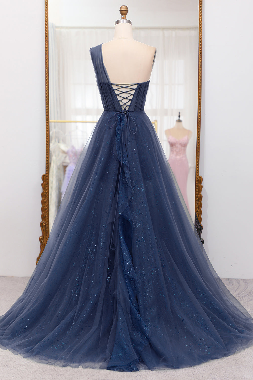 Robe de bal longue asymétrique en tulle bleu marine