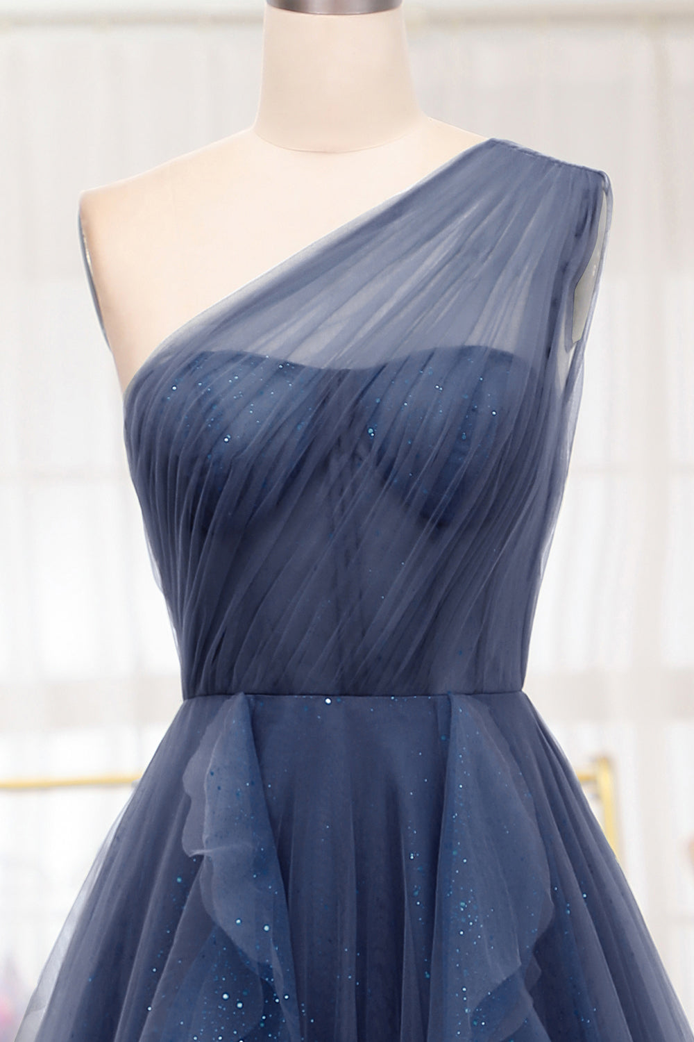 Robe de bal longue asymétrique en tulle bleu marine