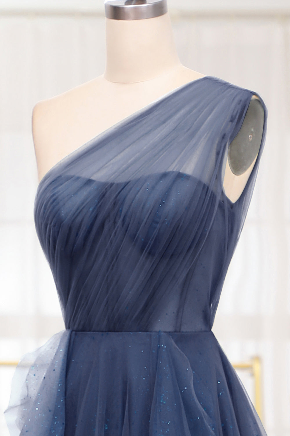 Robe de bal longue asymétrique en tulle bleu marine