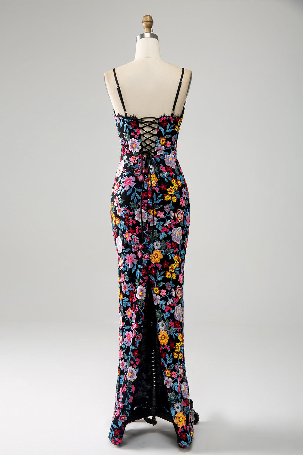Robe de bal longue sirène noire à fines bretelles avec broderies et motif floral