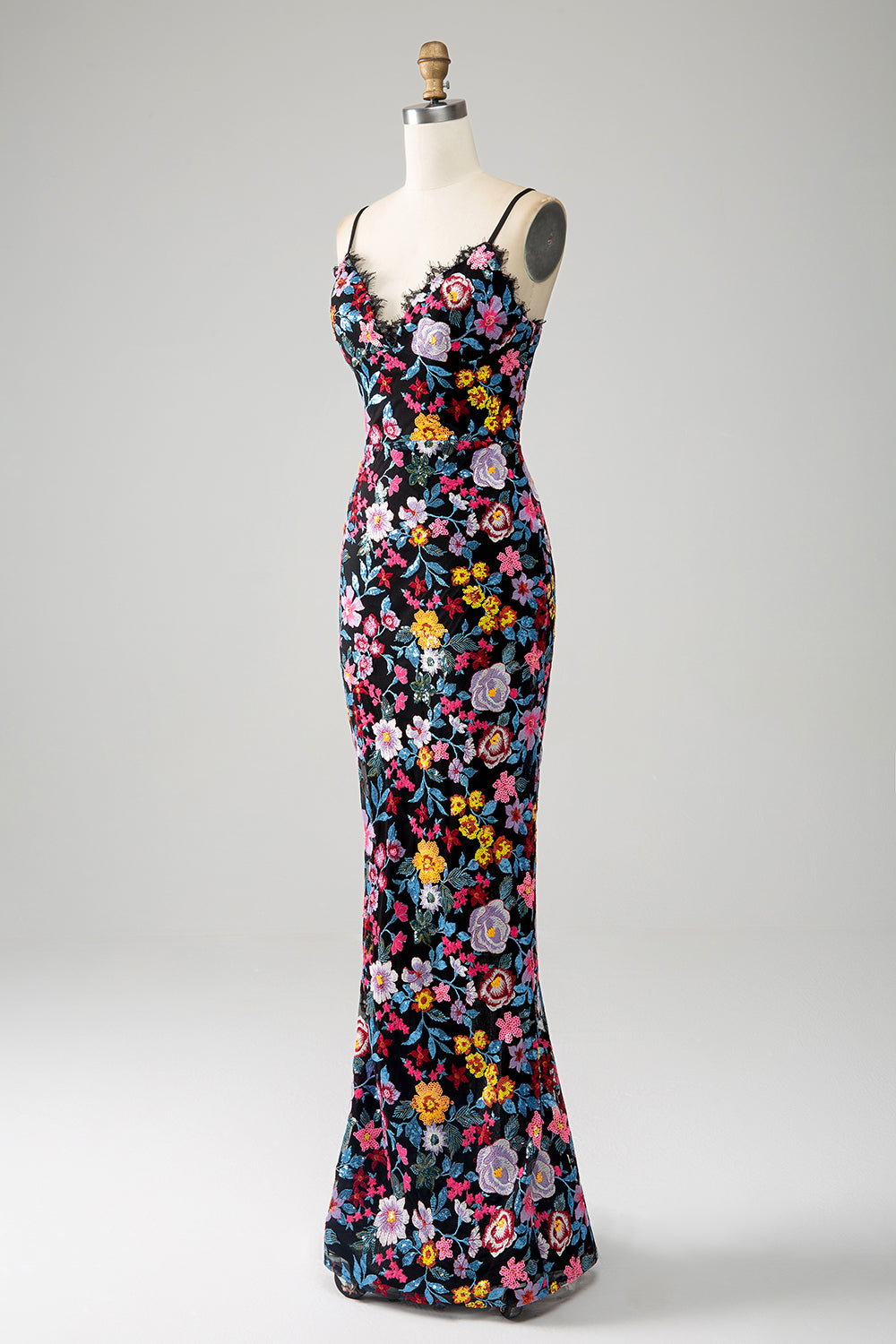 Robe de bal longue sirène noire à fines bretelles avec broderies et motif floral
