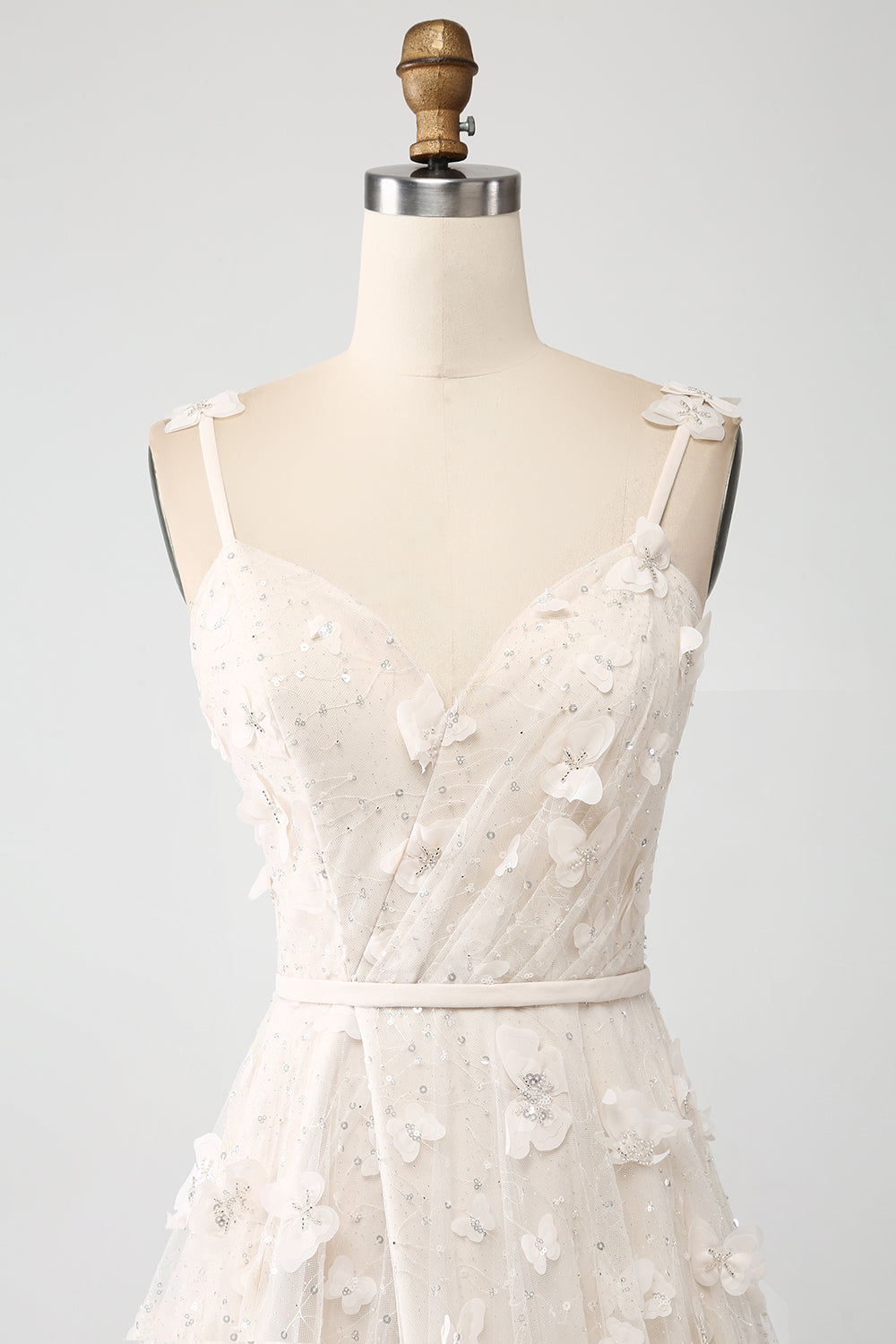 Robe de mariée longue abricot coupe droite à fines bretelles avec applications et fente