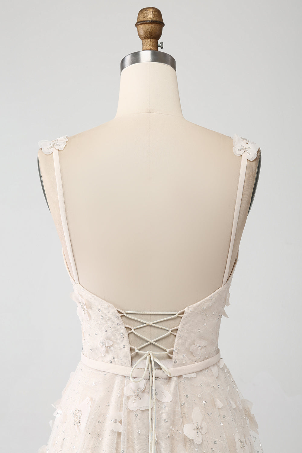 Robe de mariée longue abricot coupe droite à fines bretelles avec applications et fente