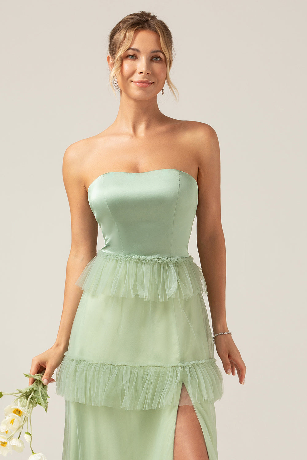 Robe longue de demoiselle d'honneur trapèze sans bretelles avec volants, couleur matcha