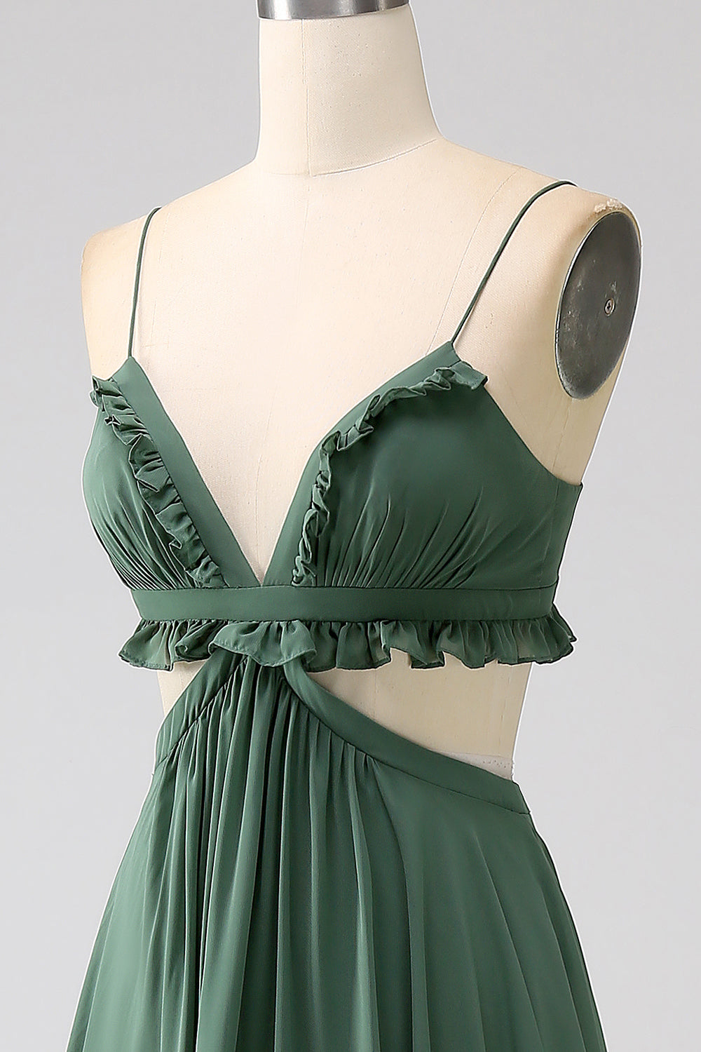 Robe longue de demoiselle d'honneur verte avec bretelles spaghetti, volants et ajours