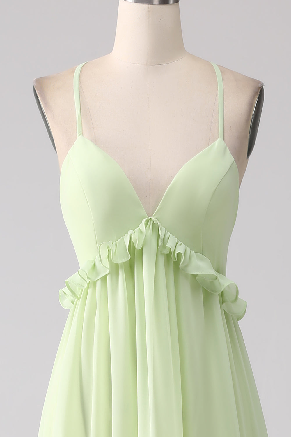 Robe de demoiselle d'honneur verte coupe trapèze à volants avec dos lacé