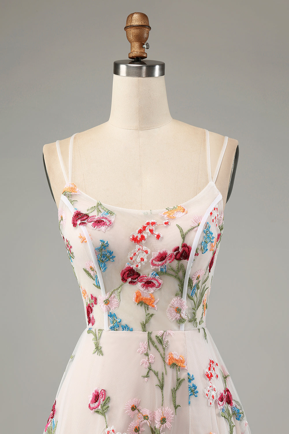 Robe de bal longue en forme évasée avec bretelles spaghetti et corset, fleur ivoire avec fente