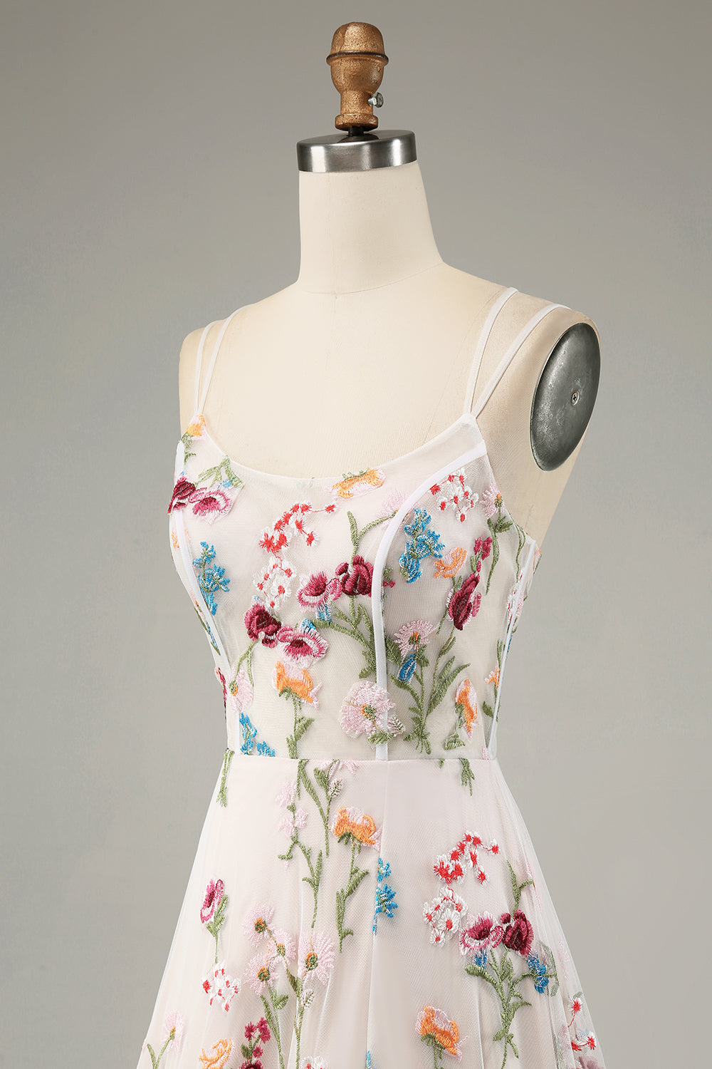 Robe de bal longue en forme évasée avec bretelles spaghetti et corset, fleur ivoire avec fente