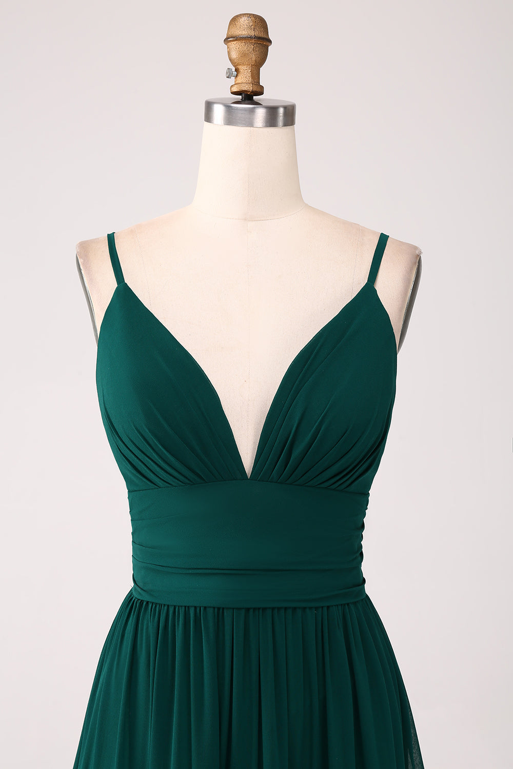 Robe de bal plissée à plusieurs niveaux avec fines bretelles