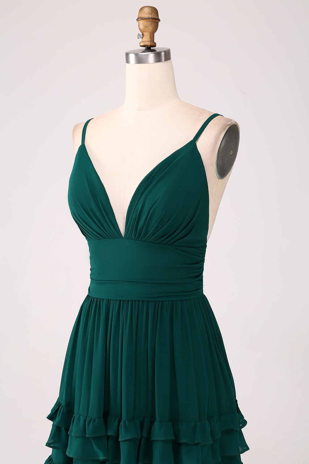 Robe de bal plissée à plusieurs niveaux avec fines bretelles