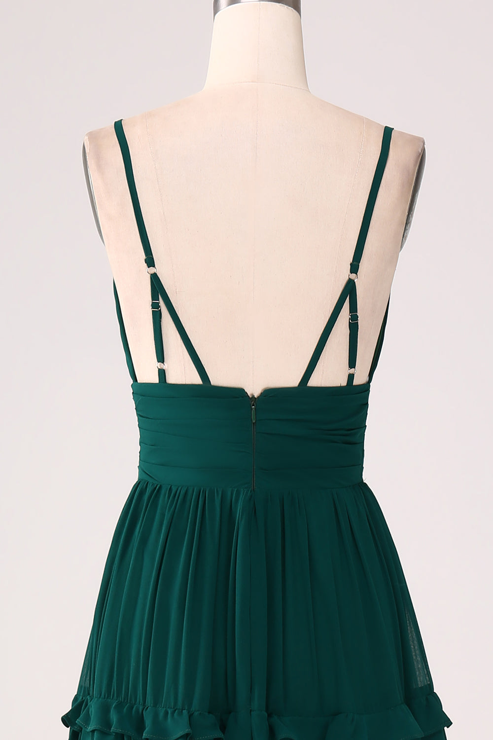 Robe de bal plissée à plusieurs niveaux avec fines bretelles