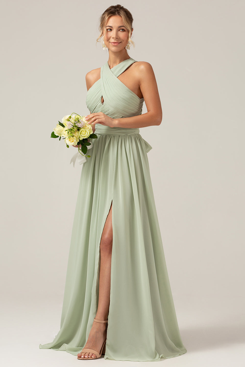 Robe longue de demoiselle d'honneur bohème en mousseline vert sauge à dos boutonné
