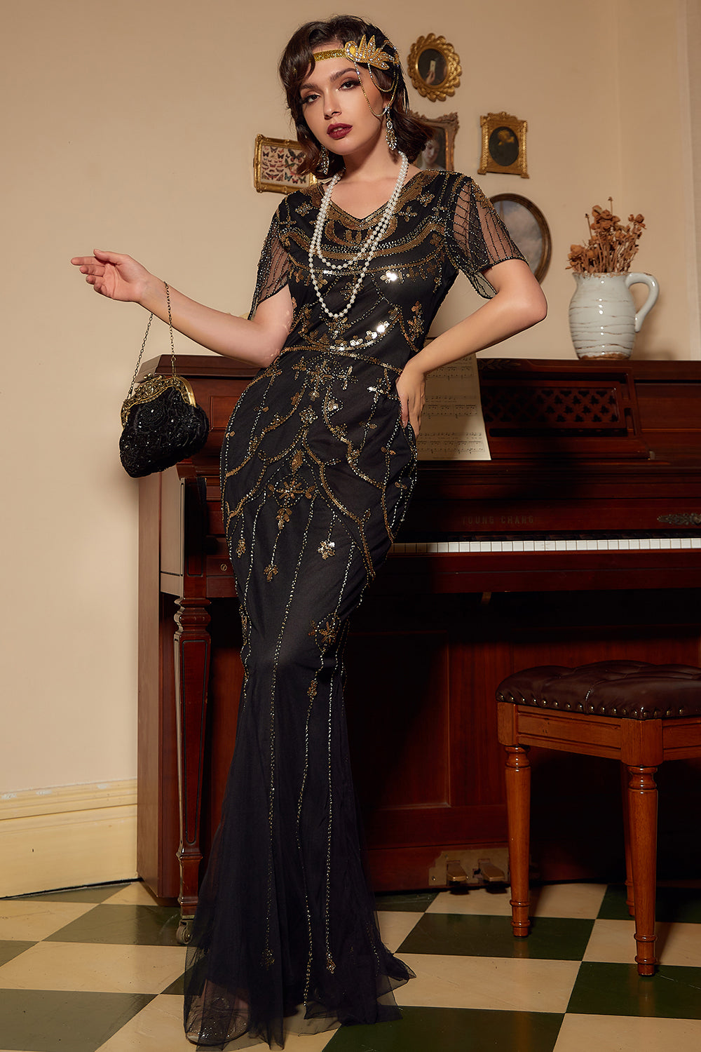 Robe longue à paillettes noires années 1920