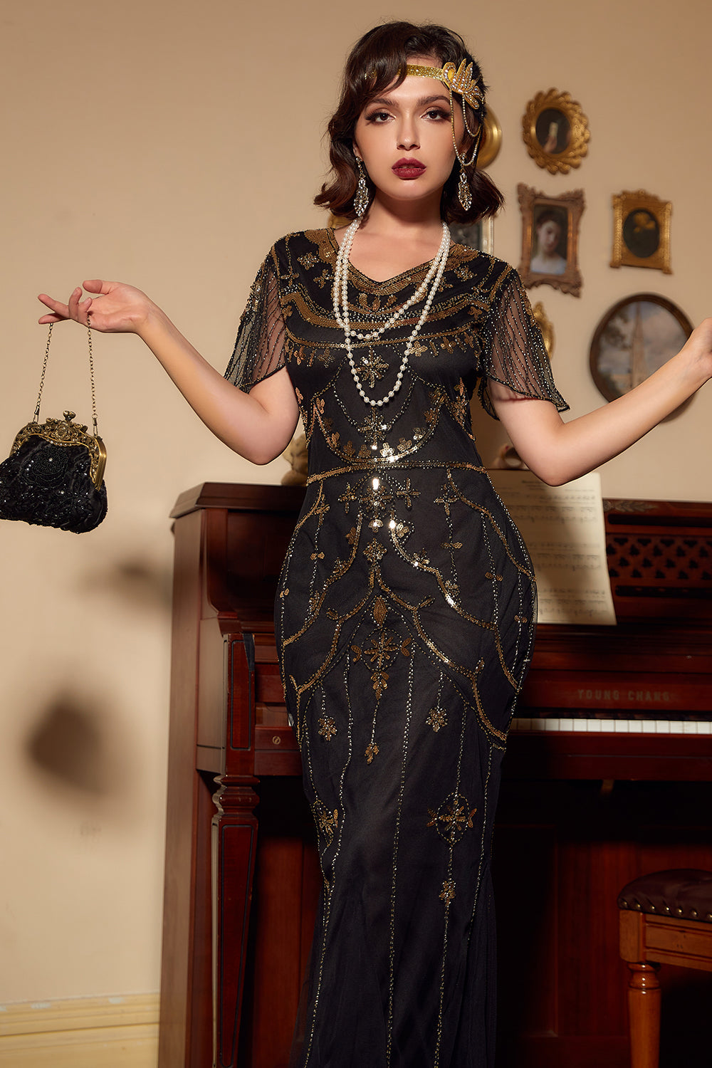 Robe longue à paillettes noires années 1920