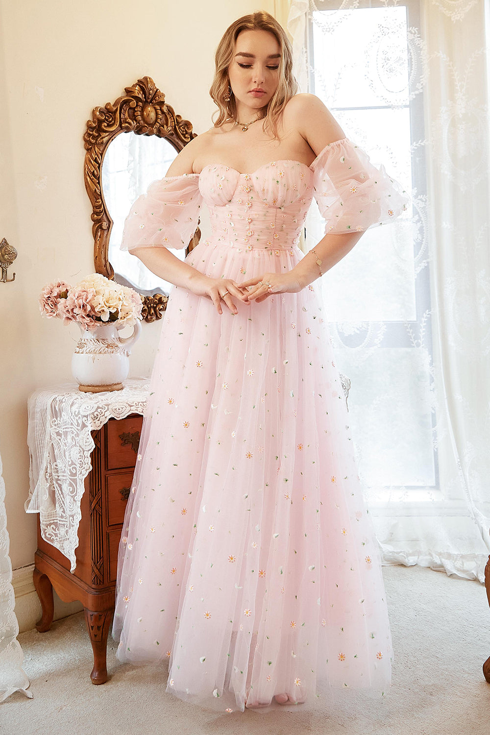 Robe de bal grande taille évasée rose poudré avec broderies et épaules dénudées