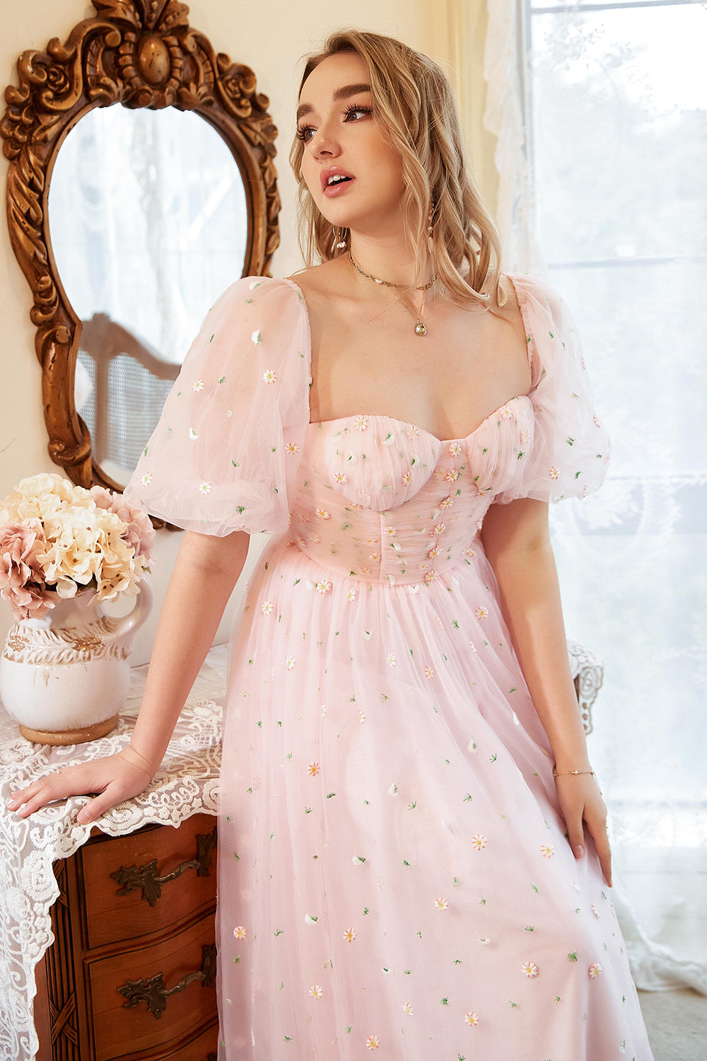 Robe de bal grande taille évasée rose poudré avec broderies et épaules dénudées