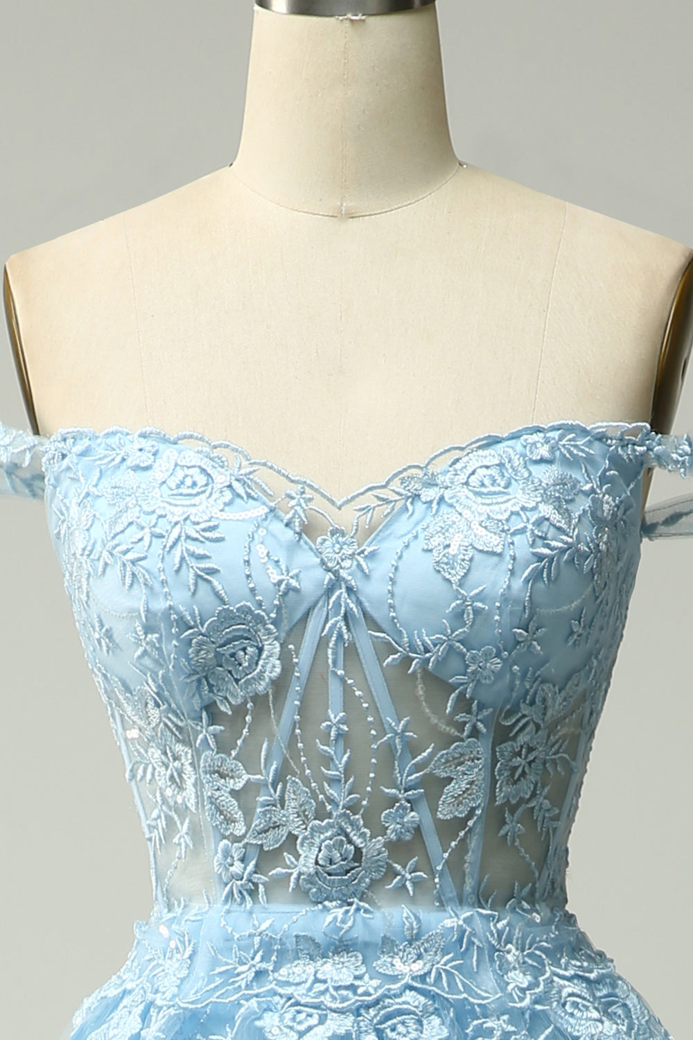 Robe de bal longue noire et rose, coupe princesse trapèze, épaules dénudées, avec appliqués