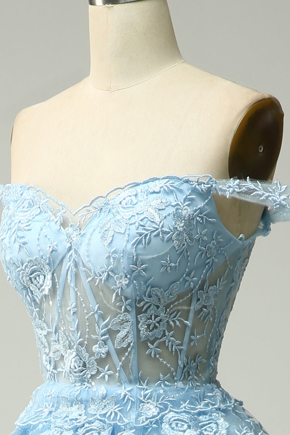 Robe de bal longue noire et rose, coupe princesse trapèze, épaules dénudées, avec appliqués