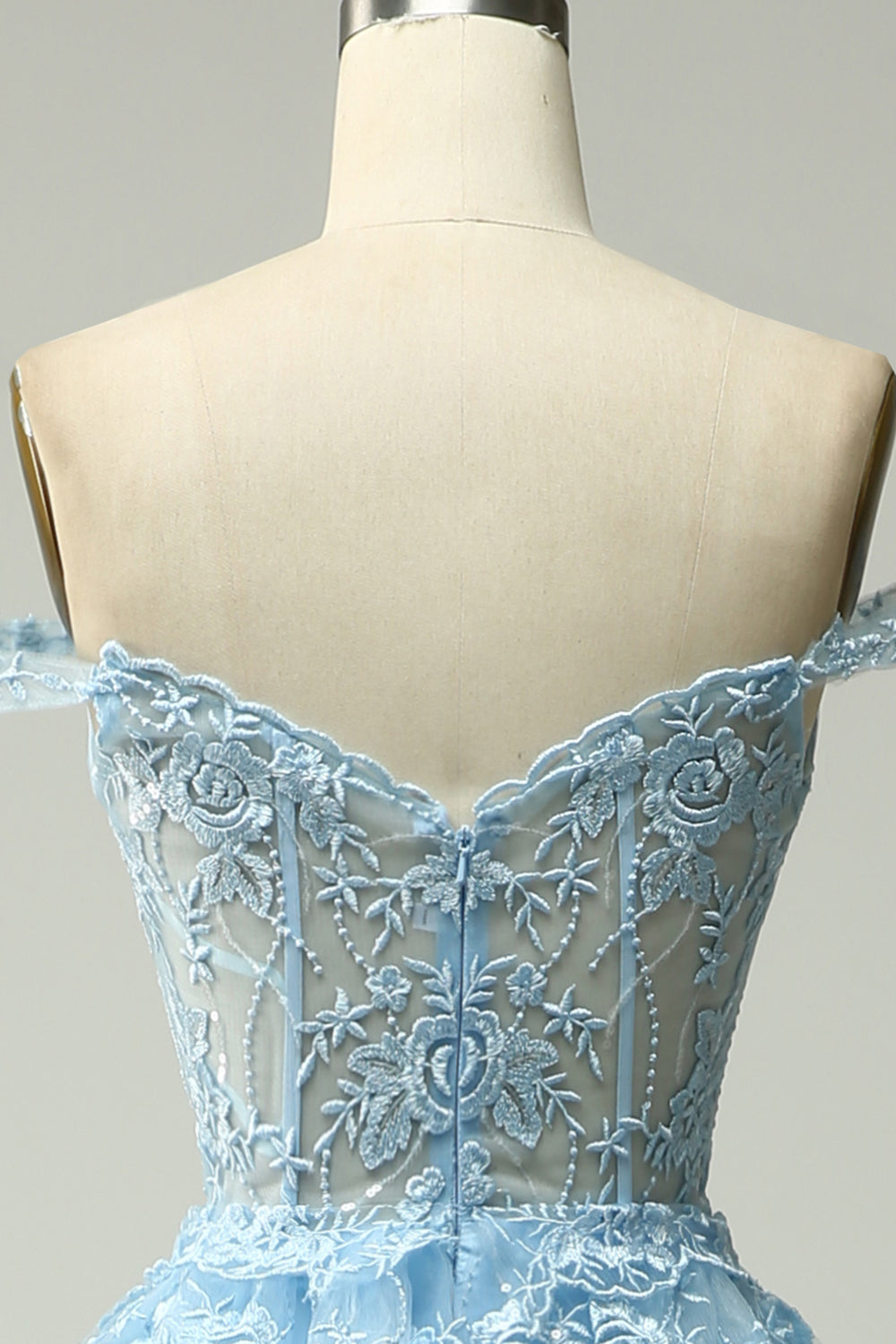 Robe de bal longue noire et rose, coupe princesse trapèze, épaules dénudées, avec appliqués