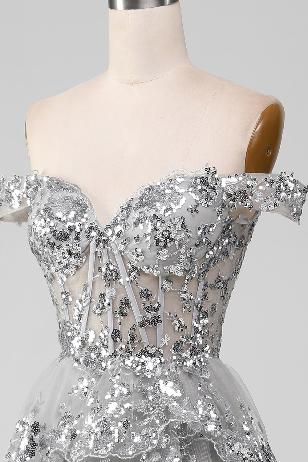 Robe de bal fendue étincelante grise à volants et épaules dénudées