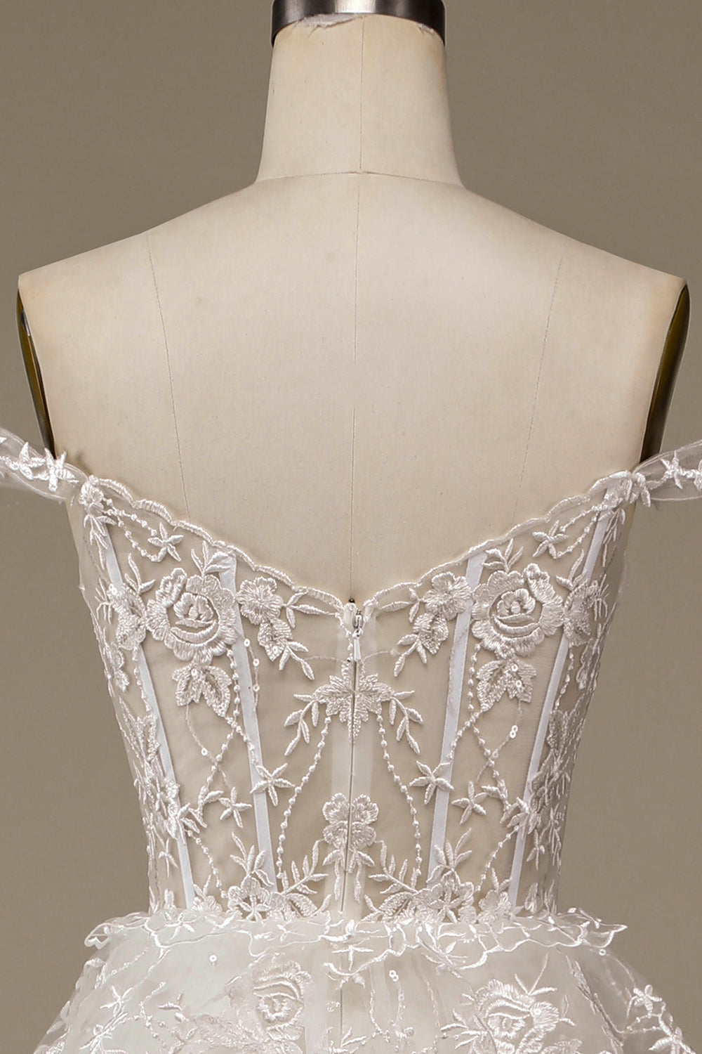 Robe de mariée bustier à volants en dentelle blanche pailletée avec fente