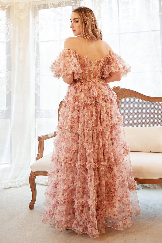 Vestido de fiesta de talla grande con diseño de flores rojas en color marfil y hombros descubiertos