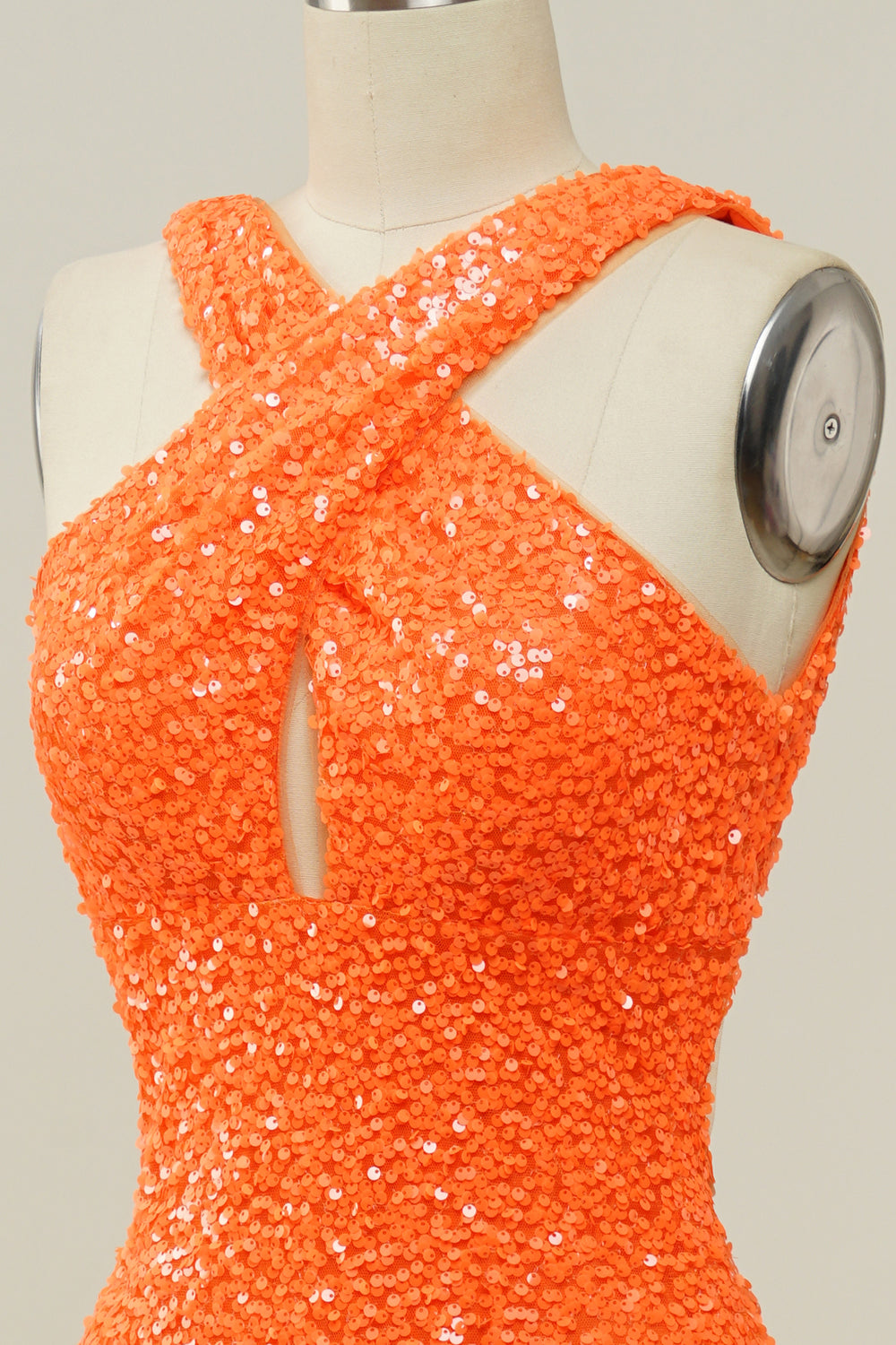 Robe de bal sirène dos nu à sequins orange et licou