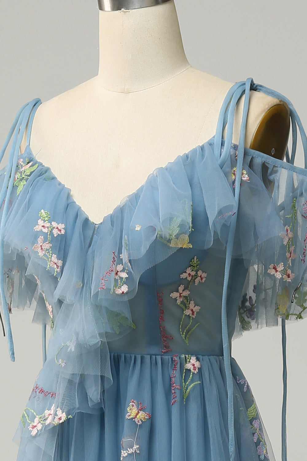 Robe de soirée longue verte, ligne A, décolleté en V, bretelles spaghetti, broderies, avec fente