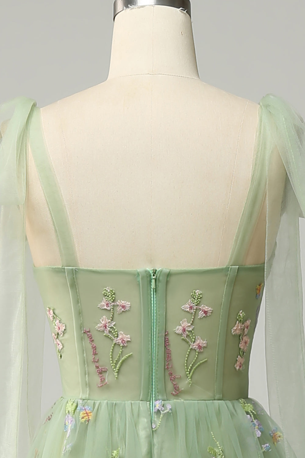 Robe de bal longue corset brodée lilas coupe trapèze