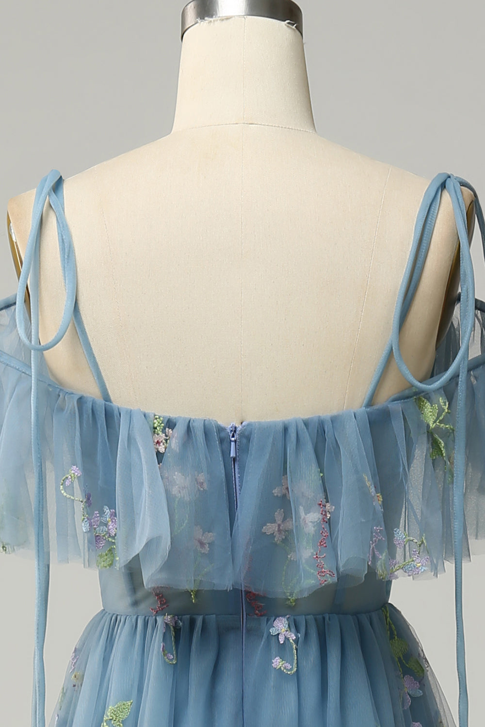 Robe de soirée longue verte, ligne A, décolleté en V, bretelles spaghetti, broderies, avec fente